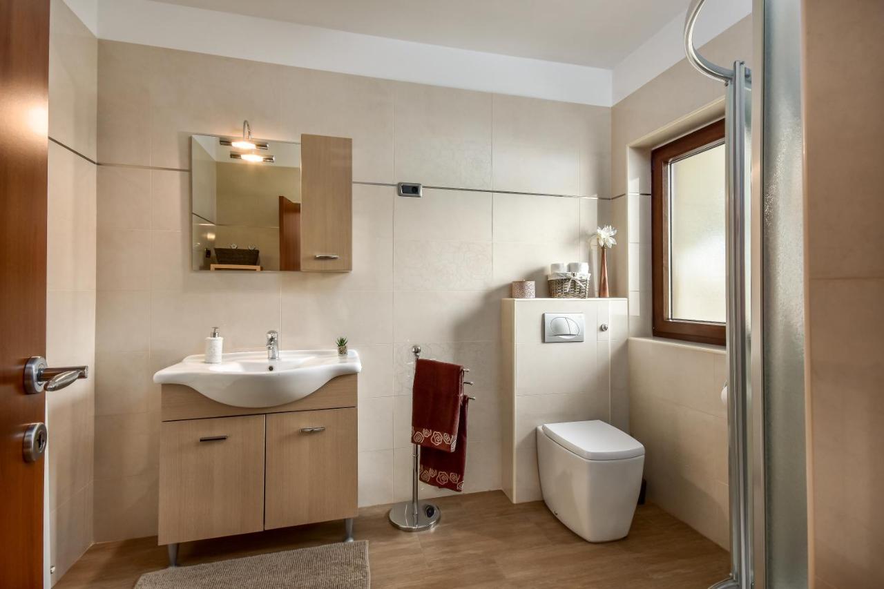 Apartman Grabar Roč Eksteriør billede